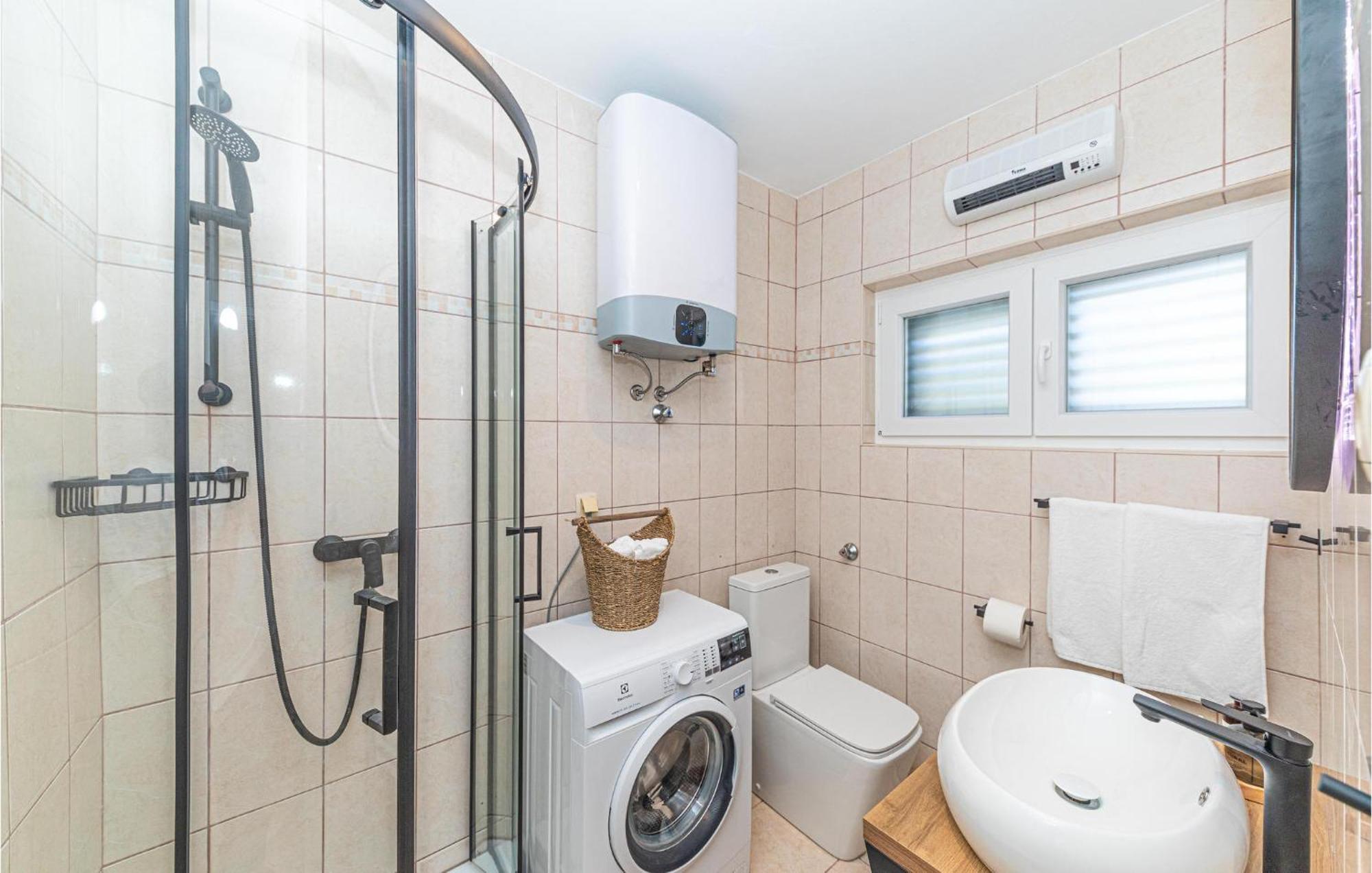 3 Bedroom Lovely Home In Ядрія Екстер'єр фото